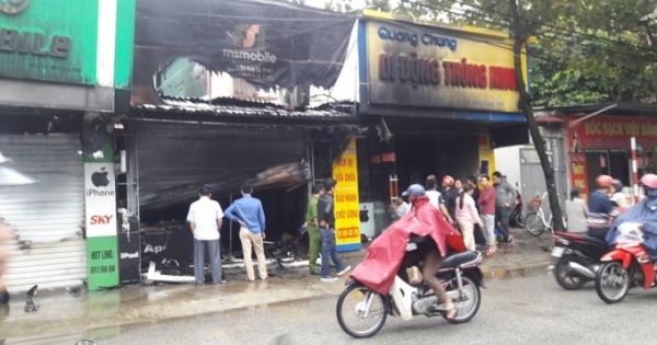 Hà Tĩnh: Cháy lớn trong đêm mưa, 5 ngôi nhà bị "bà hỏa" thiêu rụi