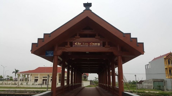 Được x&acirc;y dưng ngay trước đền thờ Nguyễn C&ocirc;ng Trứ người c&oacute; c&ocirc;ng lập ra huyện Kim Sơn từ 2 thế kỉ trước.