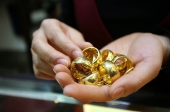 Giá vàng mới nhất ngày 2/11: Chính trường Mỹ căng thẳng khiến vàng tăng giá
