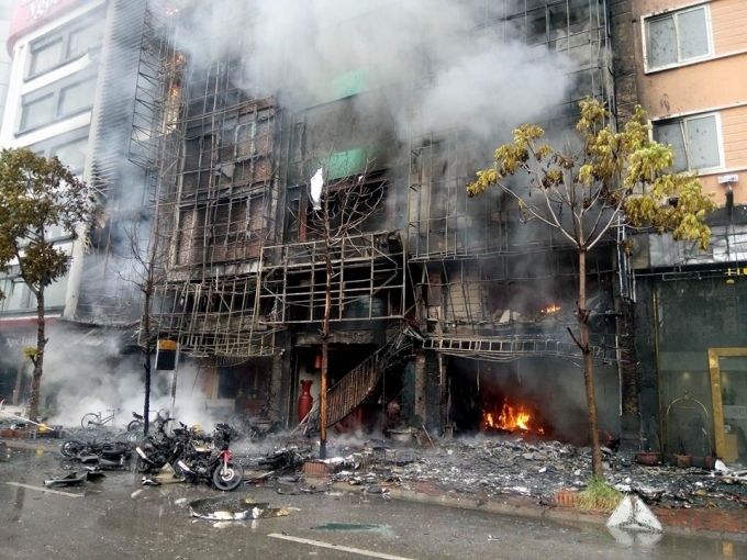 Vụ hỏa hoạn khiến 13 người tử vong, nhiều t&agrave;i sản bị hư hại.