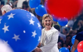 Bà Clinton chuẩn bị sẵn tiệc pháo hoa để ăn mừng nếu đắc cử