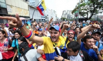 Venezuela hỗn loạn, vì sao?