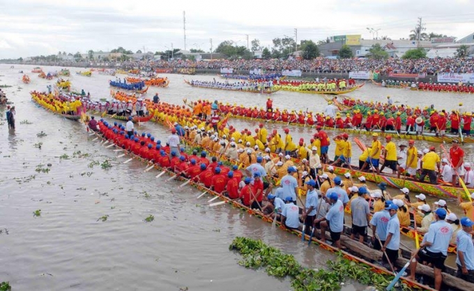 Festival Ghe Ngo S&oacute;c Trăng l&agrave; lễ hội truyền thống lớn nhất của đồng b&agrave;o Khmer n&oacute;i ri&ecirc;ng v&agrave; khu vực Nam Bộ n&oacute;i chung.