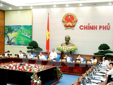 Thủ tướng Nguyễn Xu&acirc;n Ph&uacute;c chủ tr&igrave; phi&ecirc;n họp Ch&iacute;nh phủ thường kỳ th&aacute;ng 10 năm 2016. (Ảnh: TTXVN).