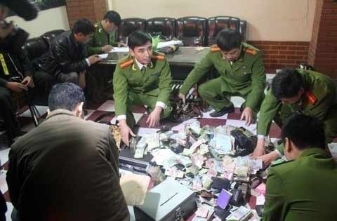 Nghệ An: Phá vụ án đánh bạc “khủng”, bắt 14 đối tượng, thu giữ hơn 1,3 tỷ đồng
