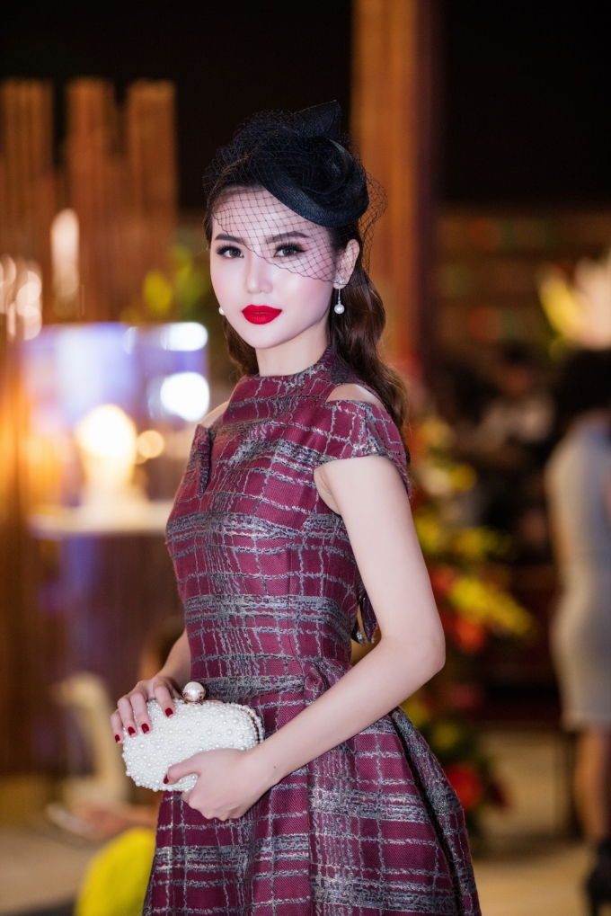 Hoa hậu Ngọc Duy&ecirc;n diện đồ chất lừ 'm&ecirc; hoặc' thảm đỏ thời trang