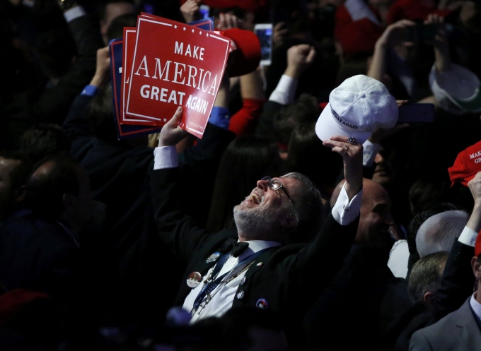 Người ủng hộ &ocirc;ng Trump tr&ecirc;n khắp nước Mỹ ăn mừng chiến thắng - Ảnh: Reuters