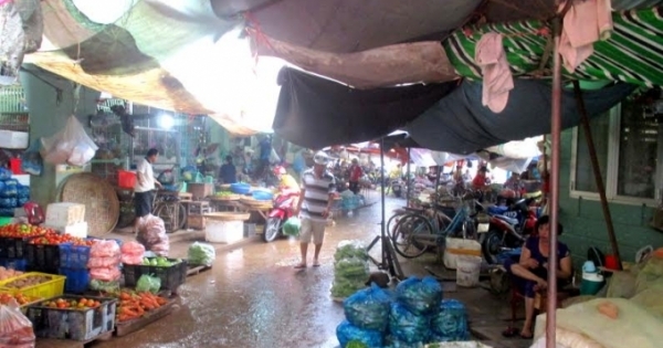 Tiếp vụ 300 tiểu thương bị buộc di dời chợ Long Xuyên (An Giang): “Hãy hiểu cho sự thống khổ của người dân”