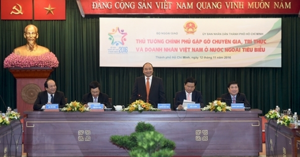 Thủ tướng Nguyễn Xuân Phúc gặp chuyên gia, doanh nhân Việt Nam tiêu biểu ở nước ngoài