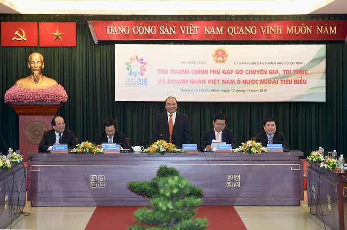 Thủ tướng gặp gỡ chuy&ecirc;n gia, doanh nh&acirc;n Việt Nam ti&ecirc;u biểu tại nước ngo&agrave;i.
