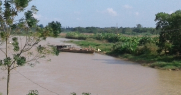 Thanh Hóa: Cát tặc hoành hành trên sông Lạch Trường