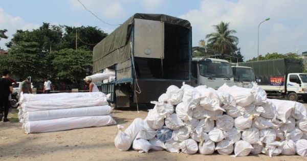 Hà Nội: Bắt giữ 140 kiện vải không rõ nguồn gốc
