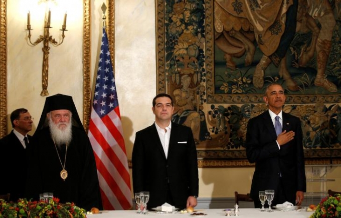 Tổng thống Obama đứng b&ecirc;n cạnh Thủ tướng Hy Lạp khi tham dự bữa tối danh dự tại phủ Thủ tướng ở Athens, Hy Lạp. (Ảnh: Reuters)