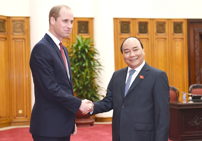Thủ tướng Nguyễn Xu&acirc;n Ph&uacute;c tiếp đ&oacute;n Ho&agrave;ng tử Anh (Ảnh: VPCP)