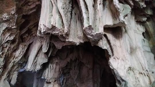 Chuyện thật khó tin: Nhũ đá bị cưa trộm tại hang động vịnh Hạ Long