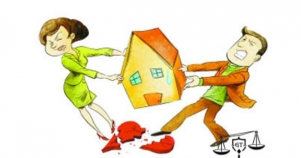 Sau ly hôn, chia căn nhà xây trên mảnh đất của bố mẹ chồng cho ra sao?