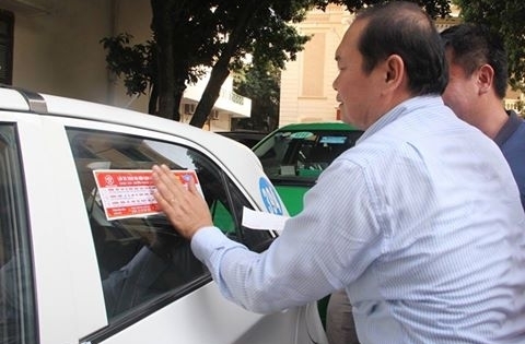 Hà Nội: Gần 20 nghìn taxi được dán đề can cam kết thực hiện "5 không"