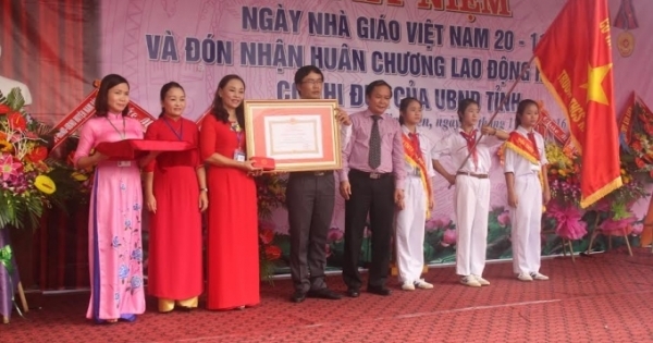 Nghệ An: Trường THCS Kim Liên (Nam Đàn) đón nhận Huân chương Lao động hạng 3