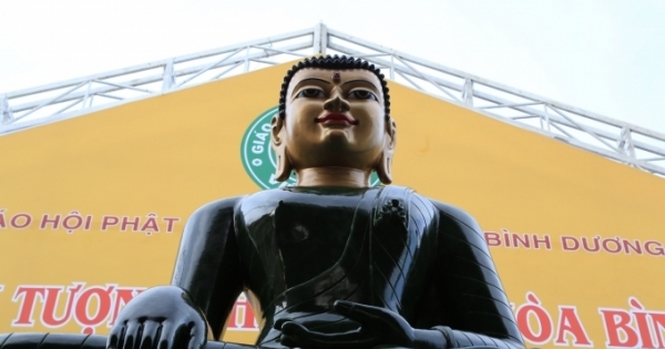 Tượng Phật Ngọc hoà bình thế giới đã được cung nghinh đến Bình Dương