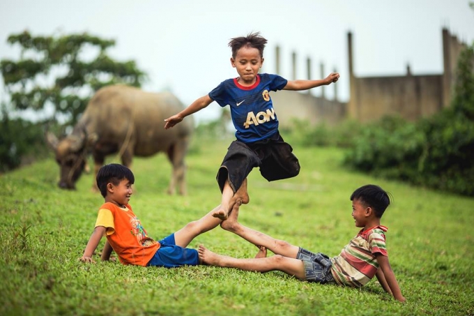 Những đứa trẻ Ph&igrave;n Hồ - Ảnh: Phan Quang Vinh
