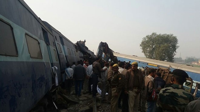 Hiện trường vụ t&agrave;u cao tốc trật b&aacute;nh ở Ấn Độ, hơn 100 người thiệt mạng