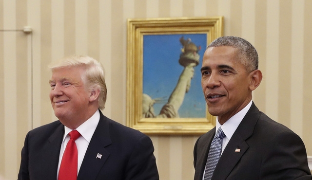Tổng thống đương nhiệm Barack Obama (phải) v&agrave; Tổng thống đắc cử Donald Trump (Ảnh: Getty)