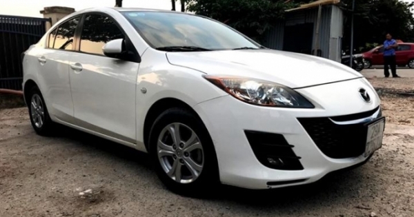 Bán gấp xe Mazda 3 màu trắng đời 2010