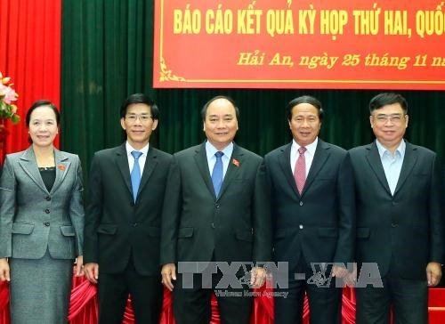 Thủ tướng Nguyễn Xu&acirc;n Ph&uacute;c tiếp x&uacute;c cử tri tại th&agrave;nh phố Hải Ph&ograve;ng (ảnh Th&ocirc;ng tấn x&atilde; Việt Nam).