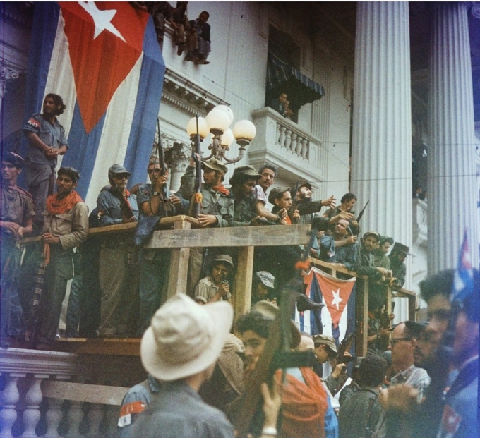 Fidel Castro ph&aacute;t biểu ở Havana ng&agrave;y1/1/1959 sau khi&nbsp;t&ecirc;n độc t&agrave;i Batista cuối c&ugrave;ng đ&atilde; phải th&aacute;o chạy ra nước ngo&agrave;i, qu&acirc;n khởi nghĩa do Fidel l&atilde;nh đạo tiến v&agrave;o thủ đ&ocirc;, ch&iacute;nh quyền l&acirc;m thời được th&agrave;nh lập. Sự kiện n&agrave;y đ&atilde; mở ra một kỉ nguy&ecirc;n mới cho nh&acirc;n d&acirc;n Cuba, kỉ nguy&ecirc;n l&agrave;m chủ vận mệnh của ch&iacute;nh m&igrave;nh. (Ảnh: Getty)