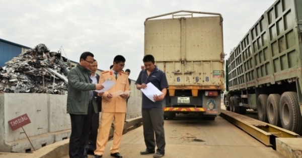 Ủy ban ATGT Quốc gia kiểm tra tải trọng xe tại Hưng Yên