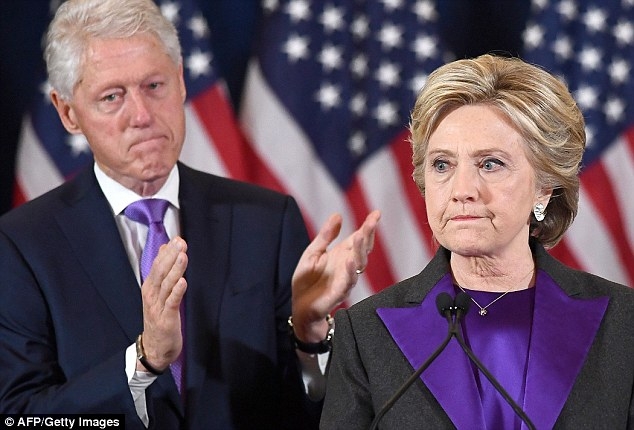 Ứng vi&ecirc;n tổng thống D&acirc;n chủ Hillary Clinton thừa nhận thất bại sau cuộc bầu cử ng&agrave;y 8/11. (Ảnh: AFP)