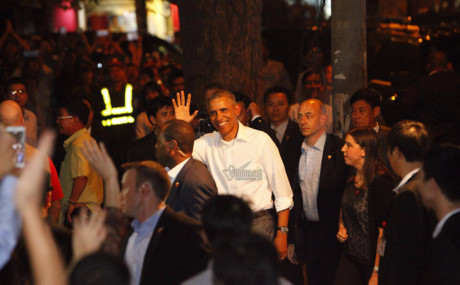H&igrave;nh ảnh Tổng thống Obama trong chuyến thăm Việt Nam năm 2016. Ảnh: Phạm Hải