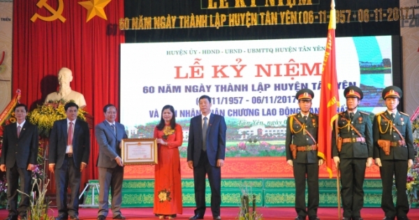 Huyện Tân Yên - Bắc Giang kỷ niệm 60 năm thành lập huyện anh hùng và đón Huân chương lao động hạng nhất