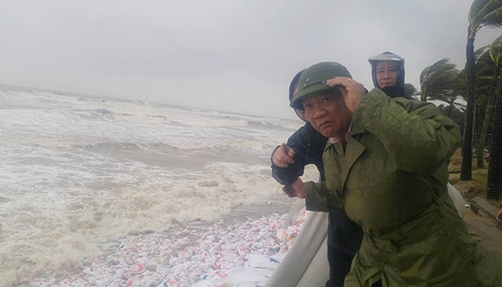 Chủ tịch tỉnh Quảng Nam: "Trên địa bàn tỉnh có cả chục đoạn bị sạt lở nghiêm trọng"