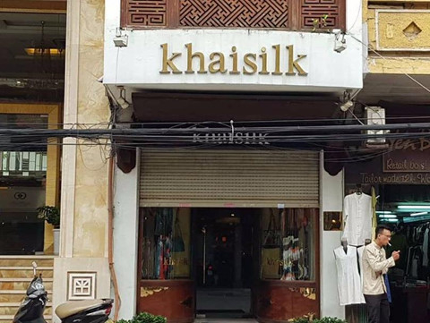 Một cửa h&agrave;ng của Khaisilk.