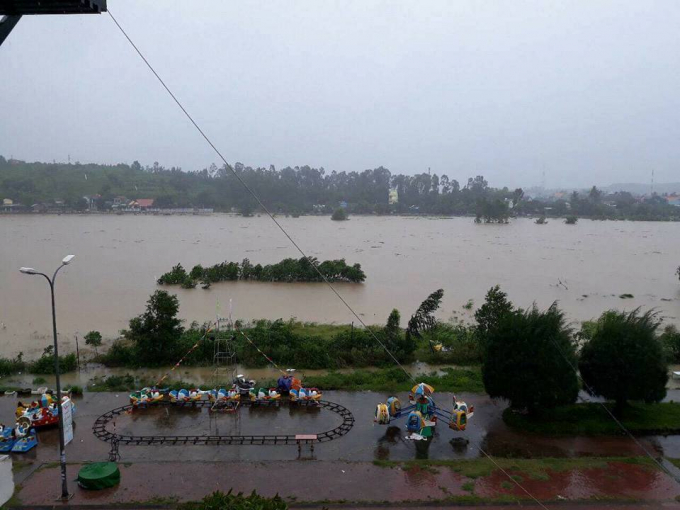 T&igrave;nh trạng ngập lụt tiếp diễn ở v&ugrave;ng trũng thấp của tỉnh Quảng Ng&atilde;i. Ảnh: FB QNQHT.&nbsp;