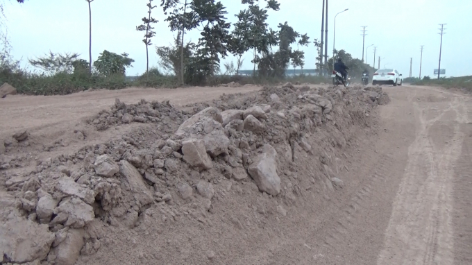 Bắc Giang: Hư hỏng tr&ecirc;n đường gom Quốc lộ 1A, đến bao giờ nh&agrave; đầu tư mới khắc phục?