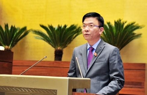 Bộ trưởng Lê Thành Long báo cáo Quốc hội về công tác thi hành án năm 2017