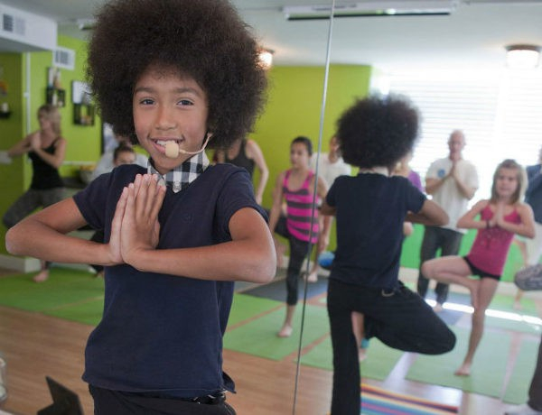 Cậu b&eacute; Tabay Atkins hiện l&agrave; gi&aacute;o vi&ecirc;n yoga nhỏ tuổi nhất ở Mỹ.