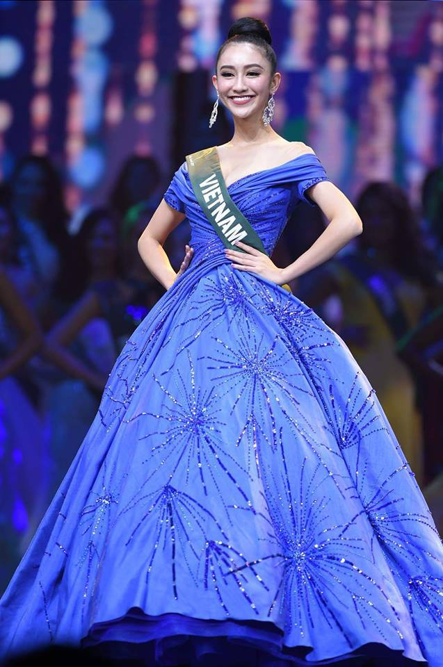 NTK Mỹ chọn đầm H&agrave; Thu đẹp nhất Miss Earth 2017