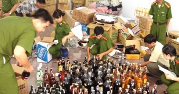 TP Hồ Chí Minh: Tạm giữ 3.700 chai rượu có dấu hiệu giả mạo