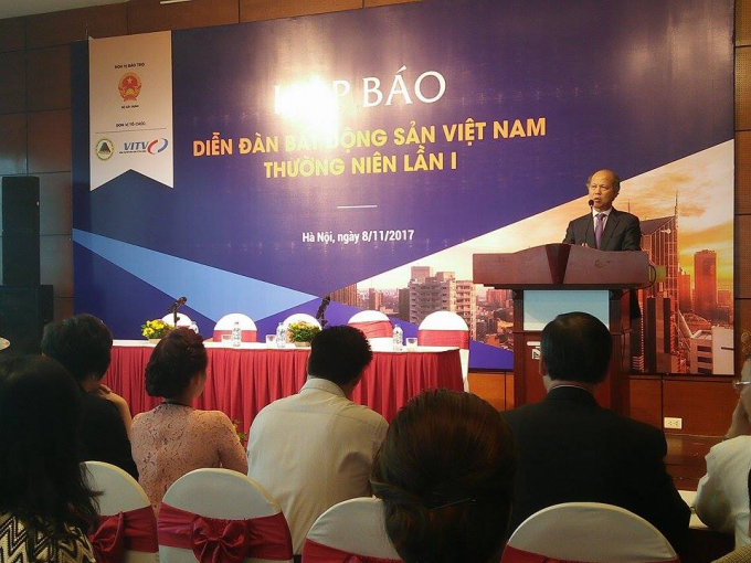 &Ocirc;ng Nguyễn Trần Nam - Chủ tịch hiệp hội bất động sản Việt Nam ph&aacute;t biểu tại họp b&aacute;o.