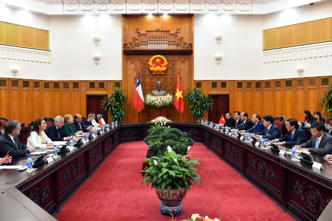 Thủ tướng Nguyễn Xu&acirc;n Ph&uacute;c tiếp tổng thống Chile Michelle Bachelet