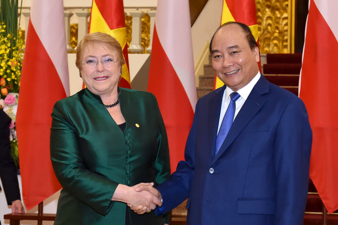 Thủ tướng Nguyễn Xu&acirc;n Ph&uacute;c tiếp tổng thống Chile Michelle Bachelet
