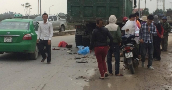Nghệ An: Xe tải cuốn xe máy vào gầm, một người tử vong