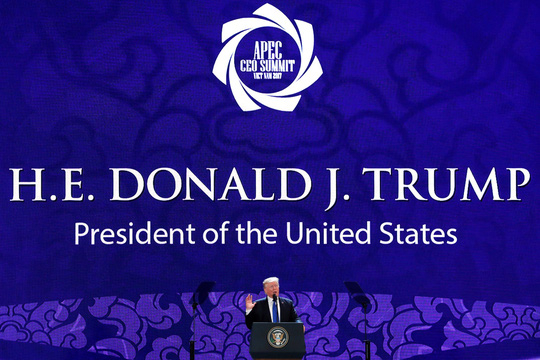 Tổng thống Donald Trump ph&aacute;t biểu tại Hội nghị Thượng đỉnh Doanh nghiệp APEC. (Ảnh: Reuters)