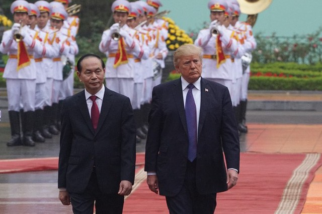 Chủ tịch nước Trần Đại Quang v&agrave; Tổng thống Donald Trump trong lễ đ&oacute;n cấp Nh&agrave; nước tại H&agrave; Nội (Ảnh: Hữu Nghị)