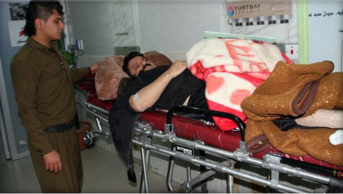 Nạn nh&acirc;n động đất được đưa về bệnh viện tỉnh Sulaimaniyah thuộc v&ugrave;ng tự trị người Kurd ở Iraq ng&agrave;y 12/11. Ảnh: AFP