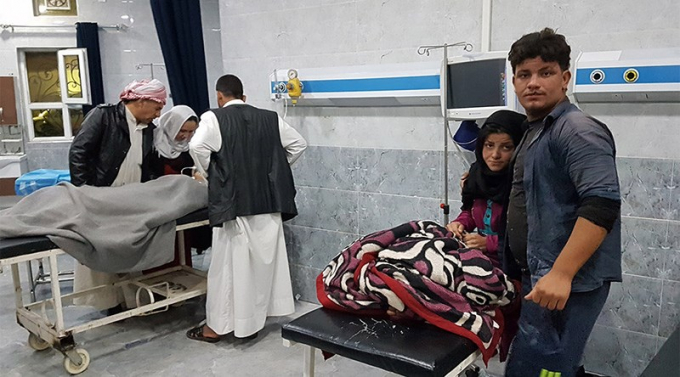 Nạn nh&acirc;n động đất được đưa về bệnh viện tỉnh Kirkuk s&aacute;t v&ugrave;ng tự trị người Kurd ở Iraq ng&agrave;y 12/11. Ảnh: AFP