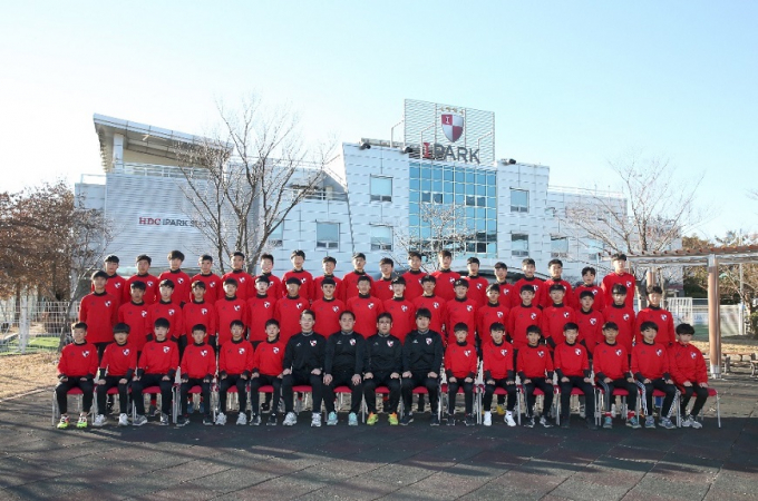 Đội tuyển U15 Busan I&rsquo;park (H&agrave;n Quốc) dự giải giao hữu quốc tế do PVF tổ chức.